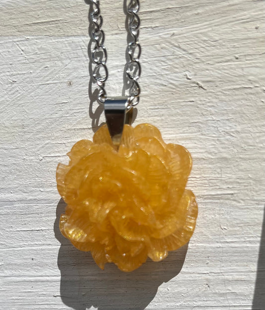 Light gold rose necklace, gold rose necklace, gold resin necklace, wedding jewellery, bridesmaid gift, gifts for her