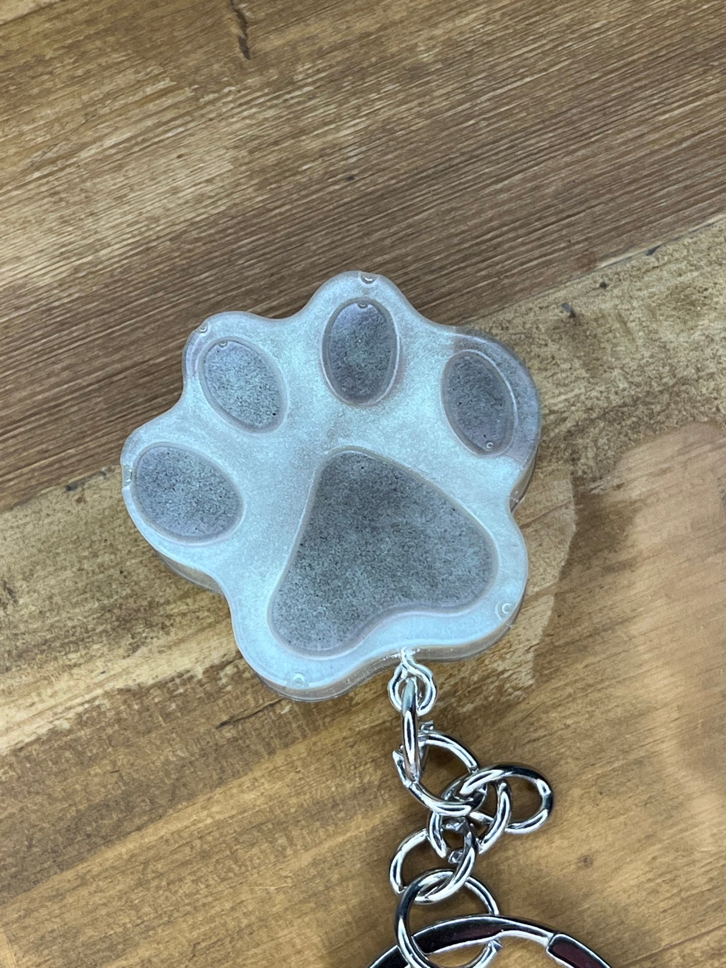 Resin Paw Print Keyring Dog Lover Gift – Handmade Unique Accessory for Keys, Gift for Pet Owners