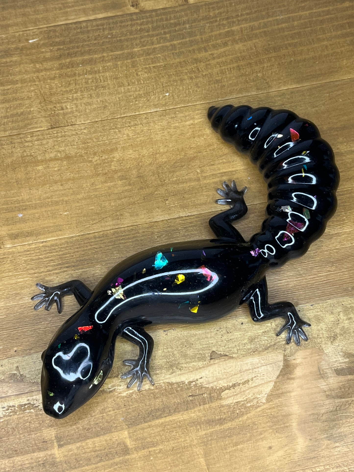 Handmade Glitter Resin Salamander – Black Shimmer Lizard Ornament with Colourful Sparkle