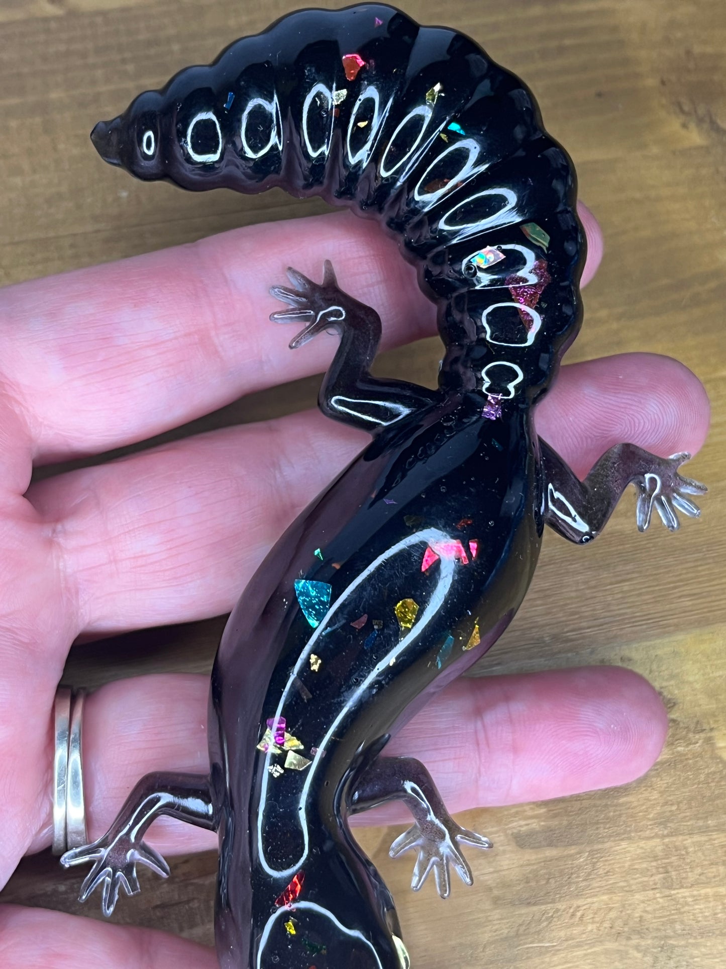 Handmade Glitter Resin Salamander – Black Shimmer Lizard Ornament with Colourful Sparkle