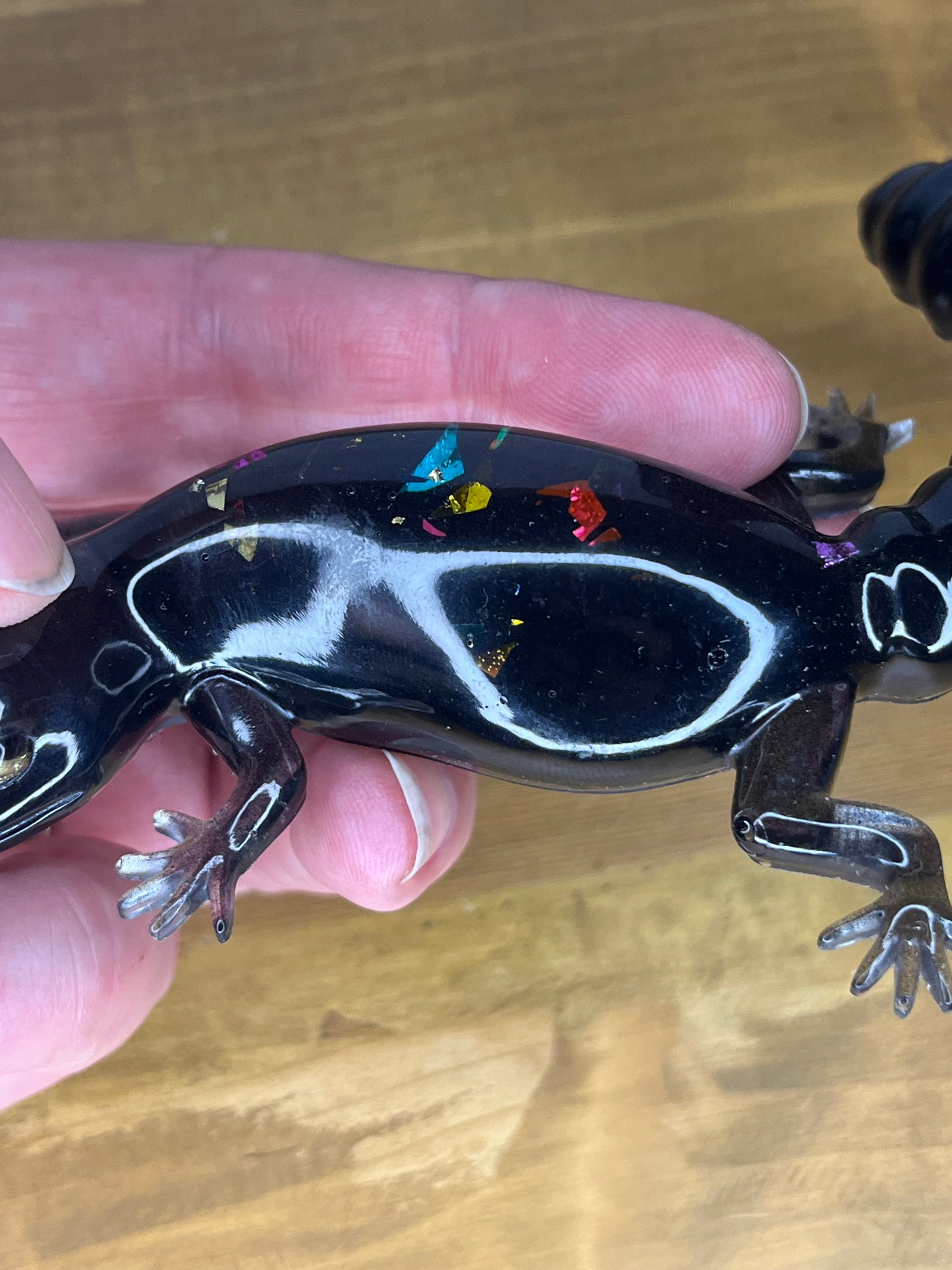 Handmade Glitter Resin Salamander – Black Shimmer Lizard Ornament with Colourful Sparkle
