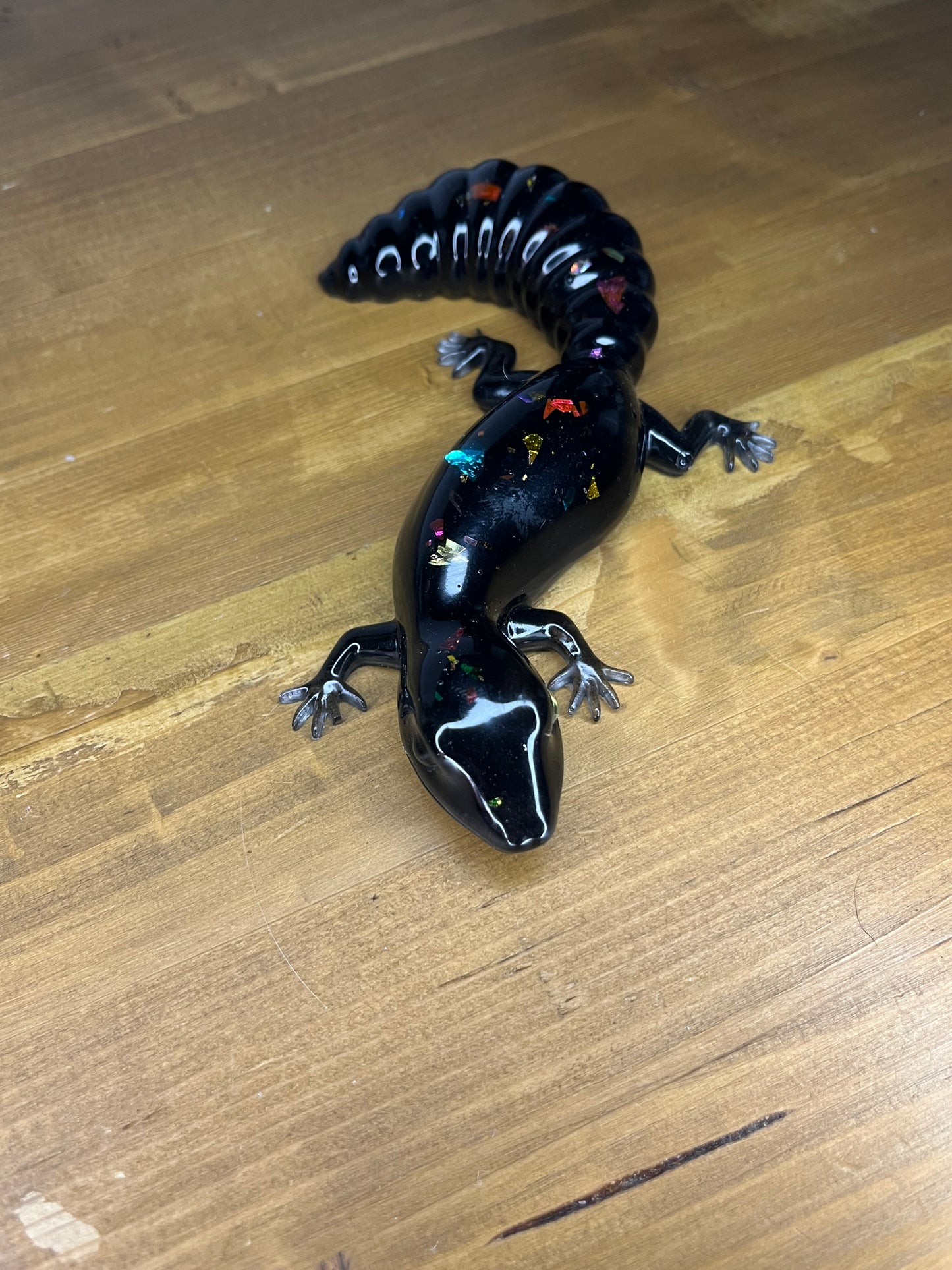 Handmade Glitter Resin Salamander – Black Shimmer Lizard Ornament with Colourful Sparkle