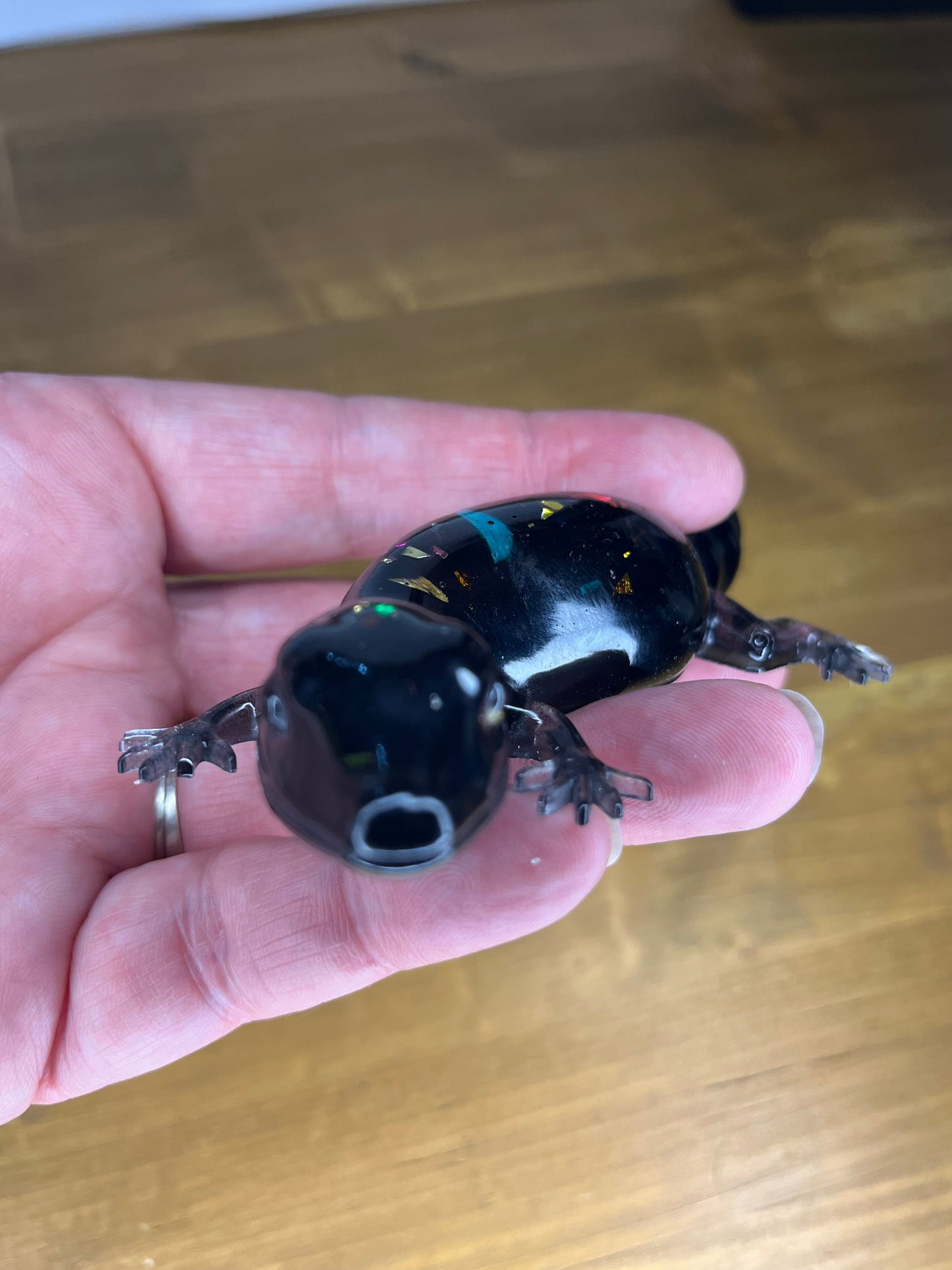 Handmade Glitter Resin Salamander – Black Shimmer Lizard Ornament with Colourful Sparkle