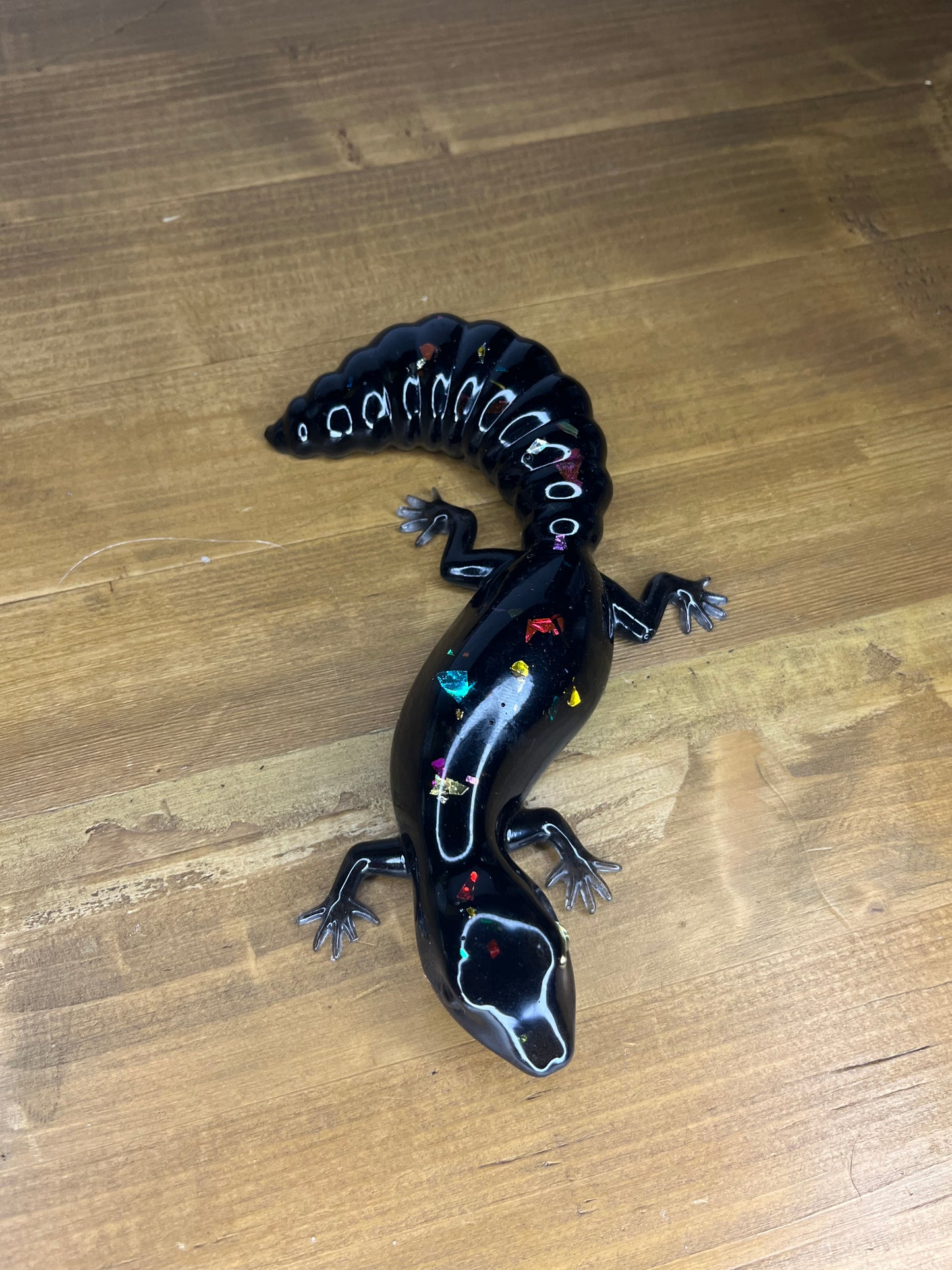 Handmade Glitter Resin Salamander – Black Shimmer Lizard Ornament with Colourful Sparkle