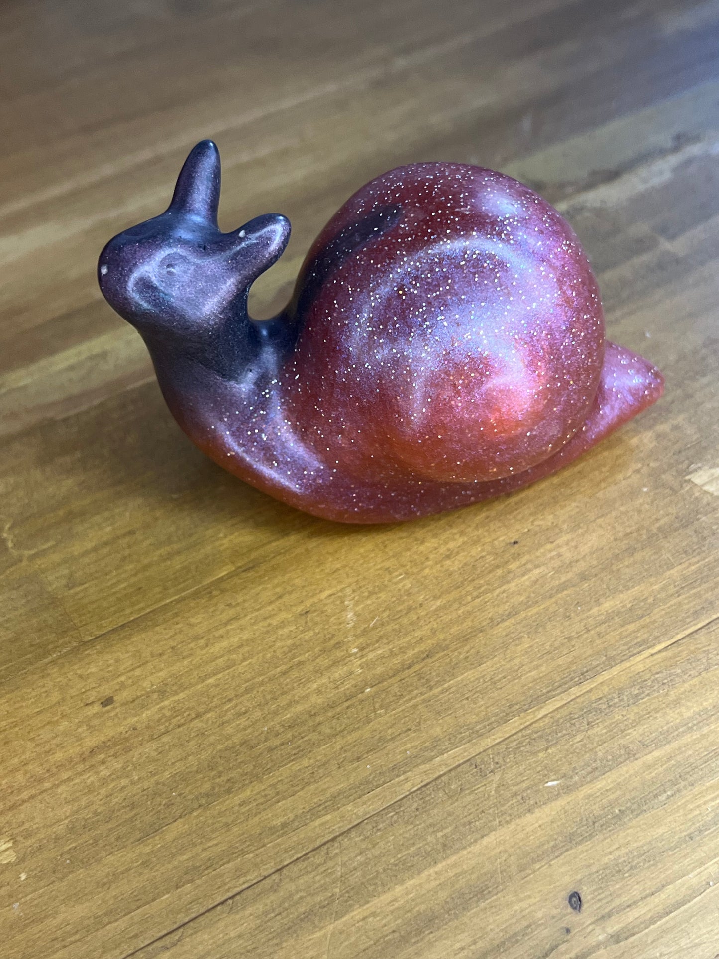 Schwarze Schnecke Deko, Miniatur-Skulptur mit Glitzer-Finish