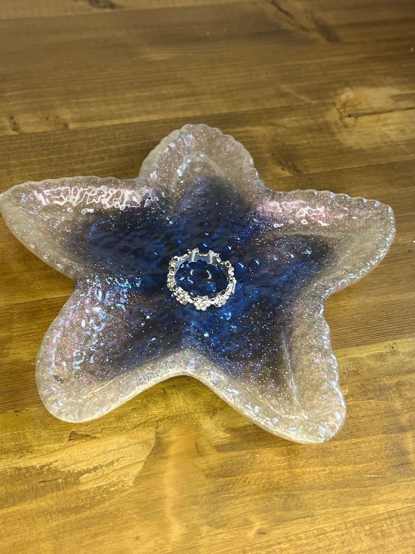 Seestern-Tablett in Blau und Gold, Ozean-inspirierte Dekoration, Schmuckschale aus Harz, Akzent für maritimes Zuhause