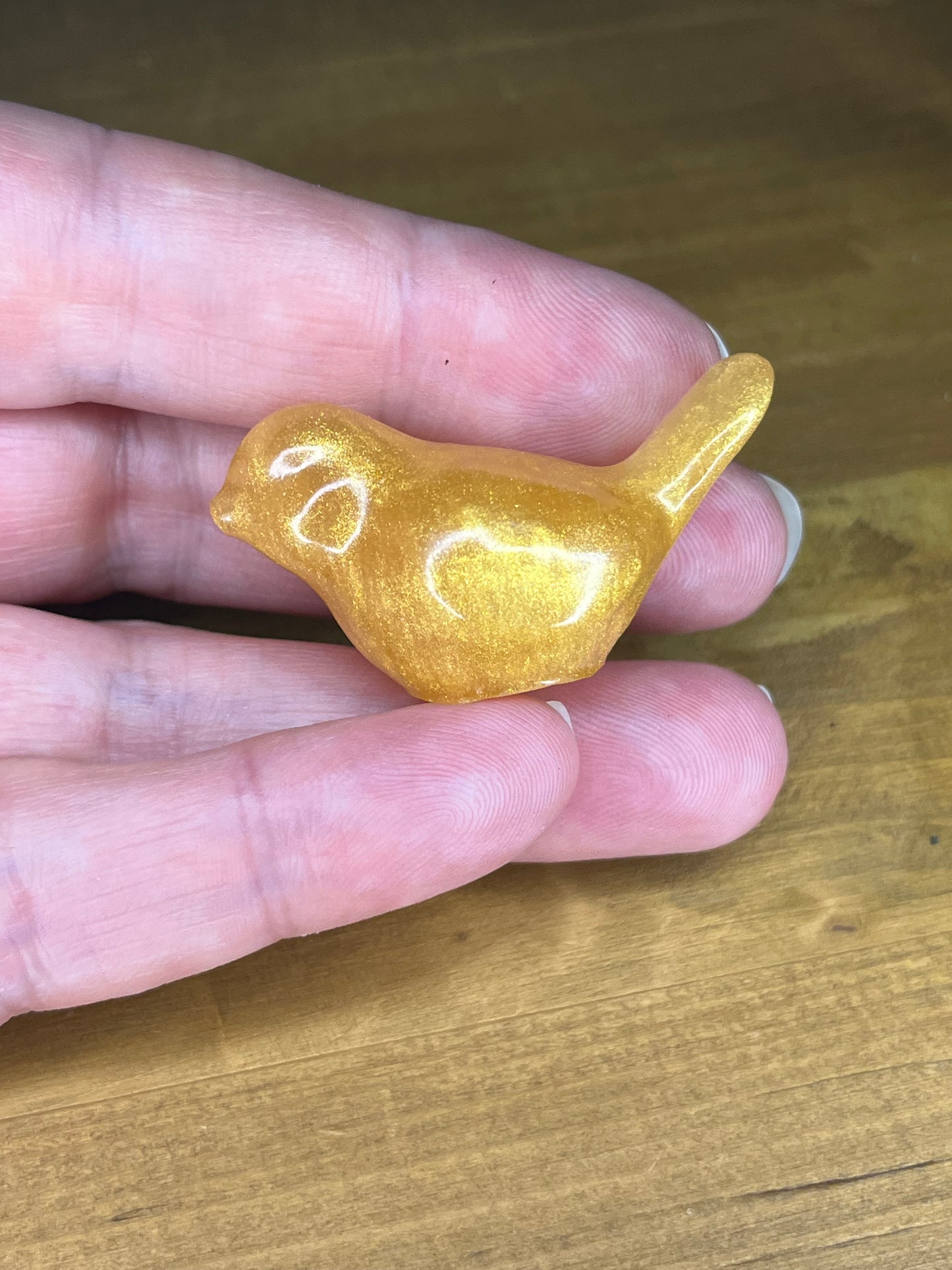Small resin bird figures, light gold figurines