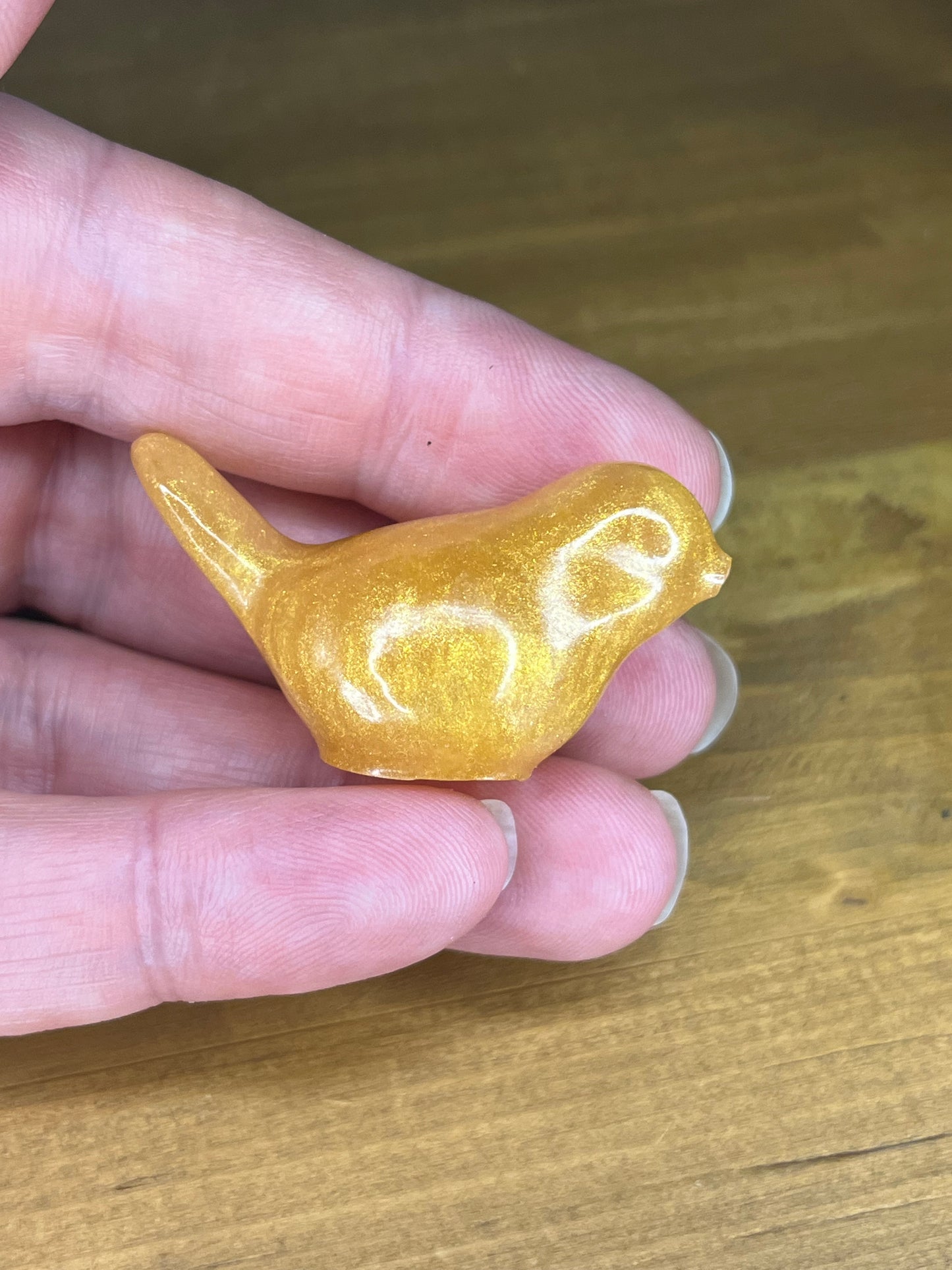 Small resin bird figures, light gold figurines