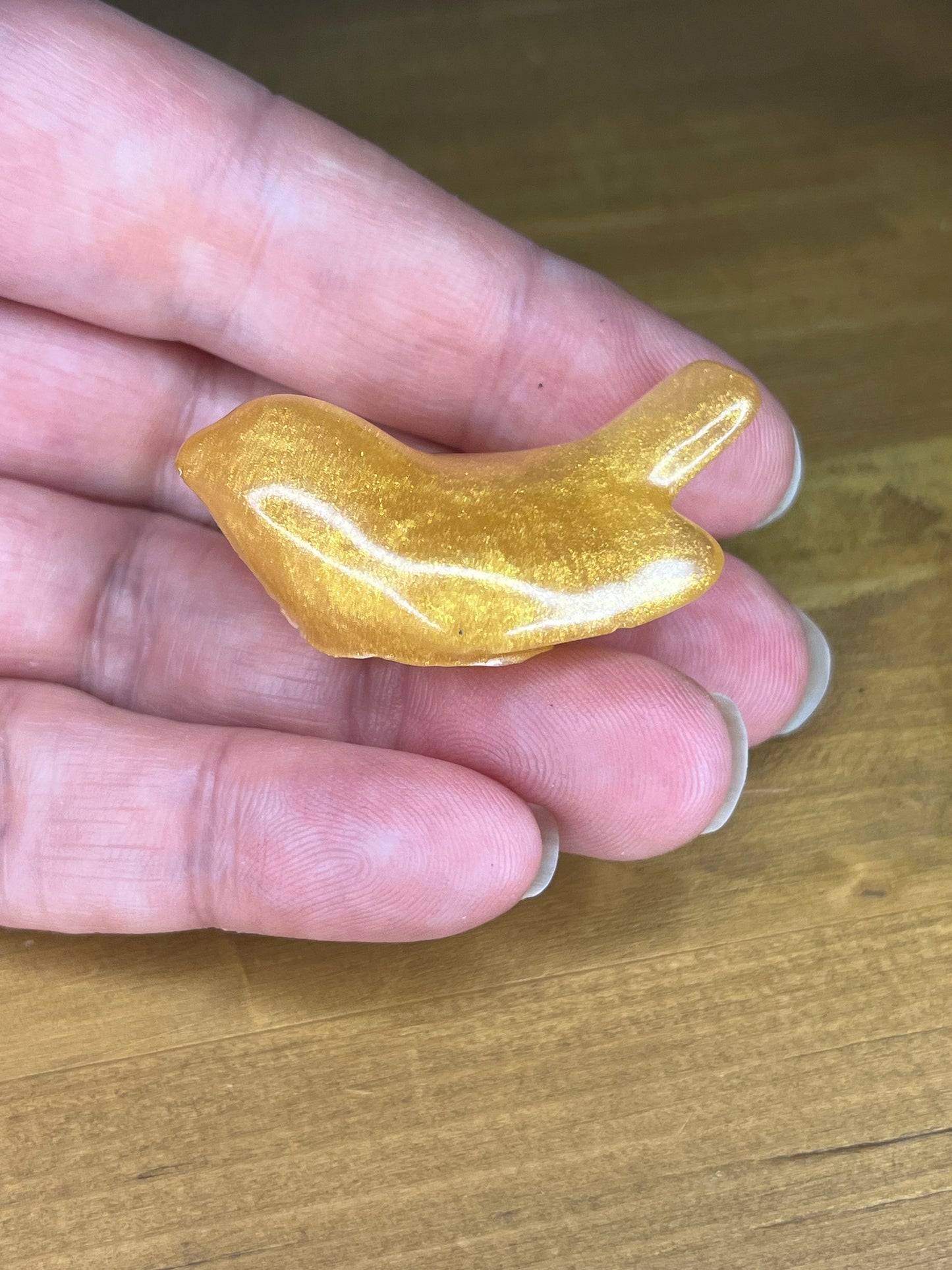 Small resin bird figures, light gold figurines