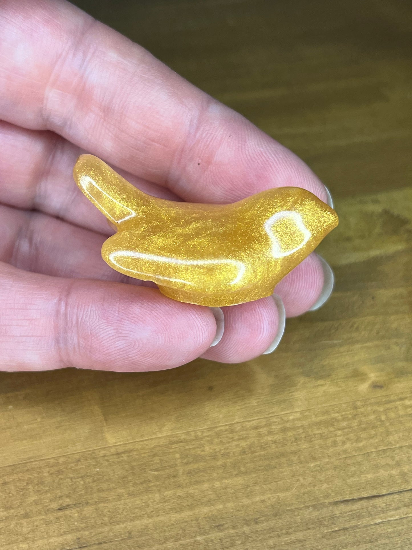 Small resin bird figures, light gold figurines