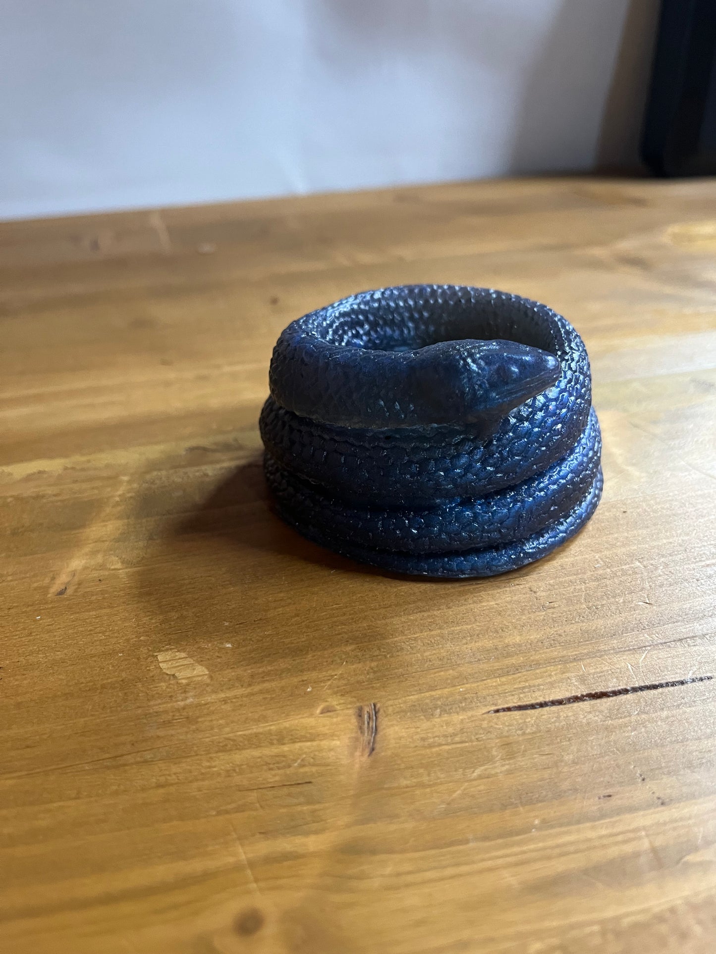 Blauer Schlangen-Teelichthalter