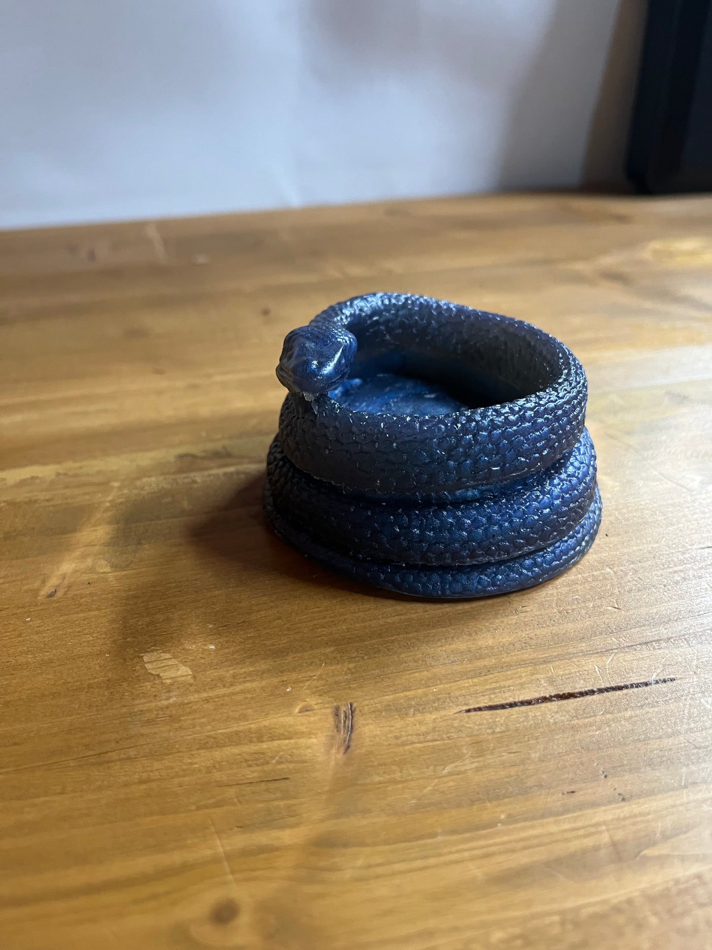 Blauer Schlangen-Teelichthalter