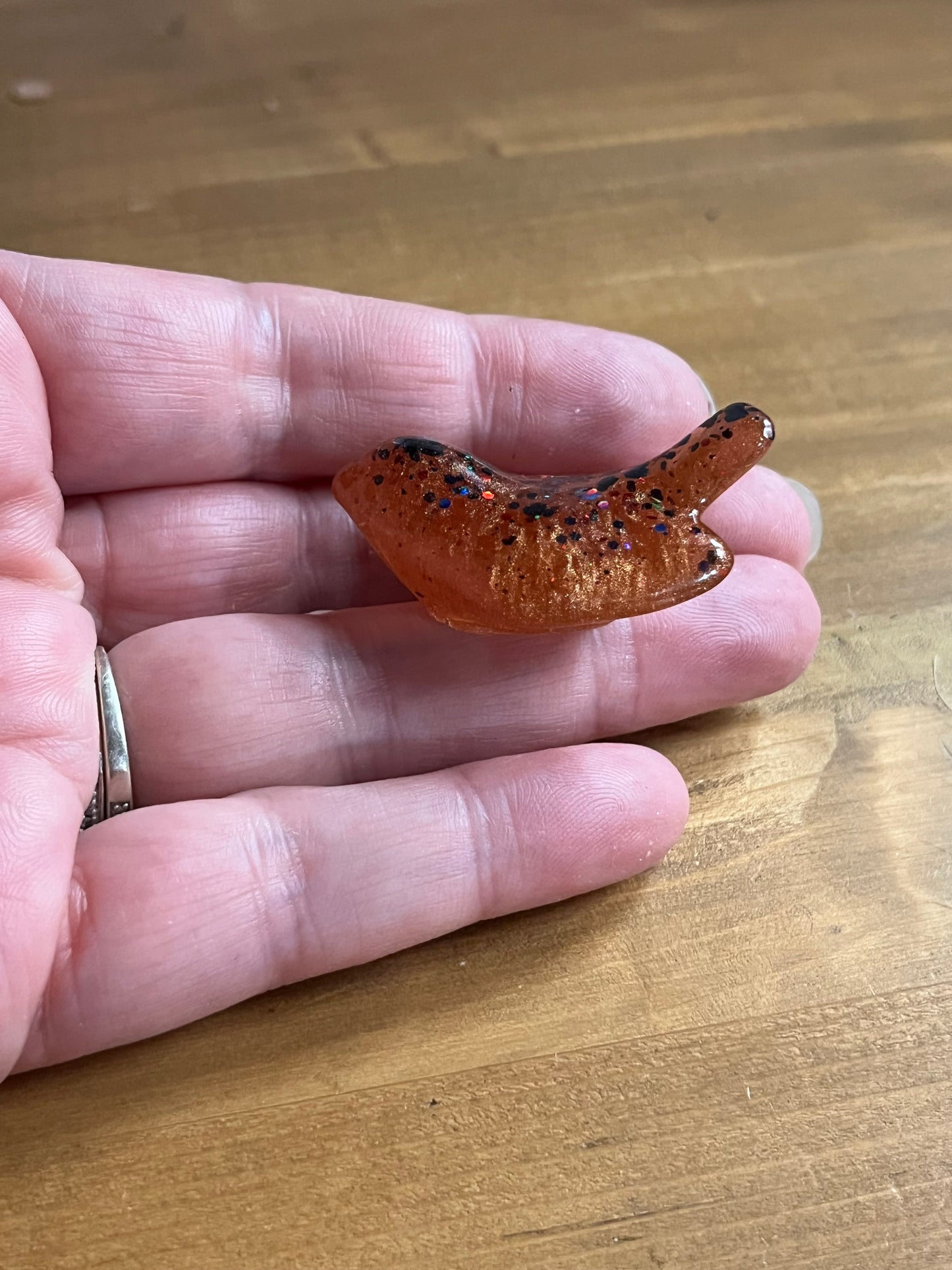 Red Speckled Resin Birds, Handmade Collectable Figurines, Decorative Craft Avians,