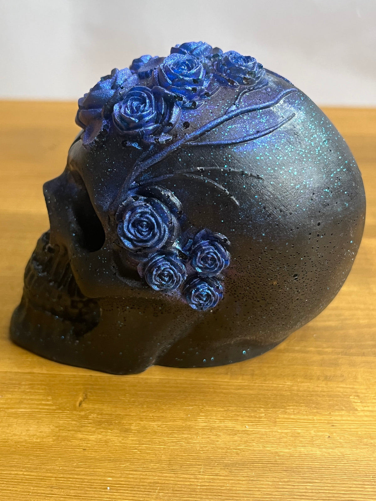 Resin Skull with Snakes, Gothic Halloween Decor, Handcrafted Sculpture for Horror Enthusiasts