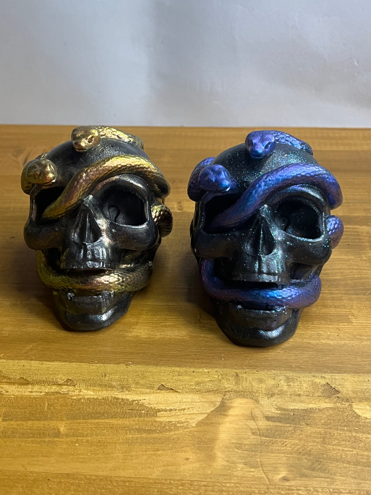 Resin Skull with Snakes, Gothic Halloween Decor, Handcrafted Sculpture for Horror Enthusiasts