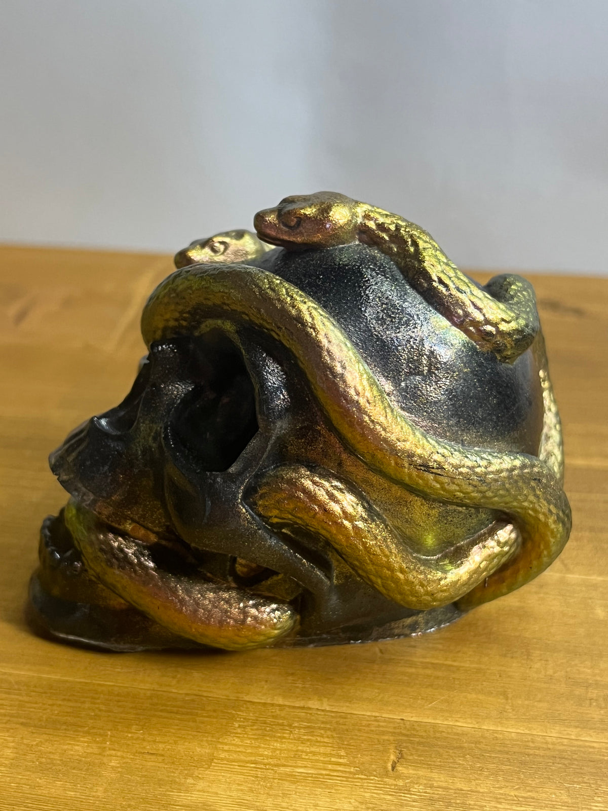 Resin Skull with Snakes, Gothic Halloween Decor, Handcrafted Sculpture for Horror Enthusiasts