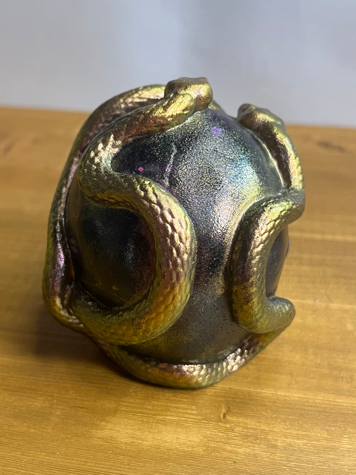 Resin Skull with Snakes, Gothic Halloween Decor, Handcrafted Sculpture for Horror Enthusiasts