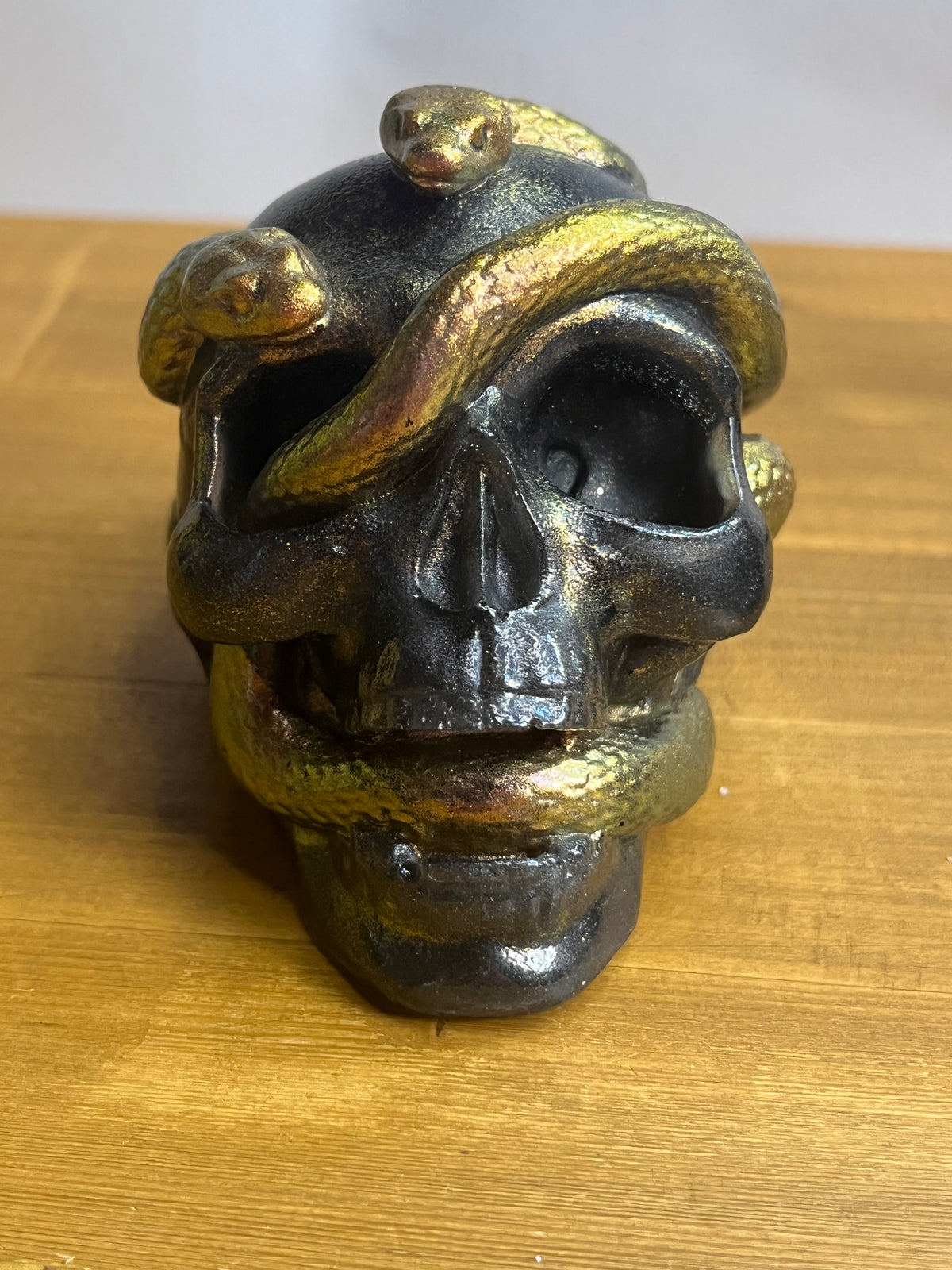 Resin Skull with Snakes, Gothic Halloween Decor, Handcrafted Sculpture for Horror Enthusiasts