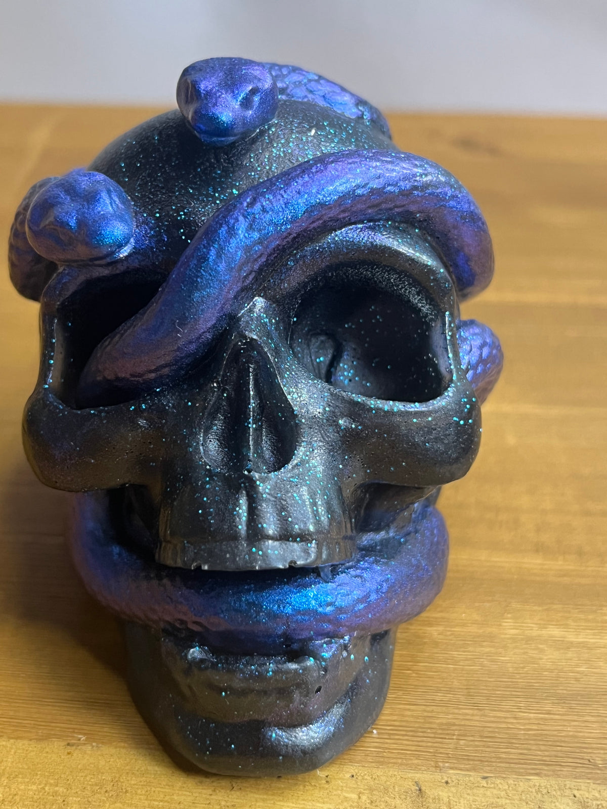 Resin Skull with Snakes, Gothic Halloween Decor, Handcrafted Sculpture for Horror Enthusiasts