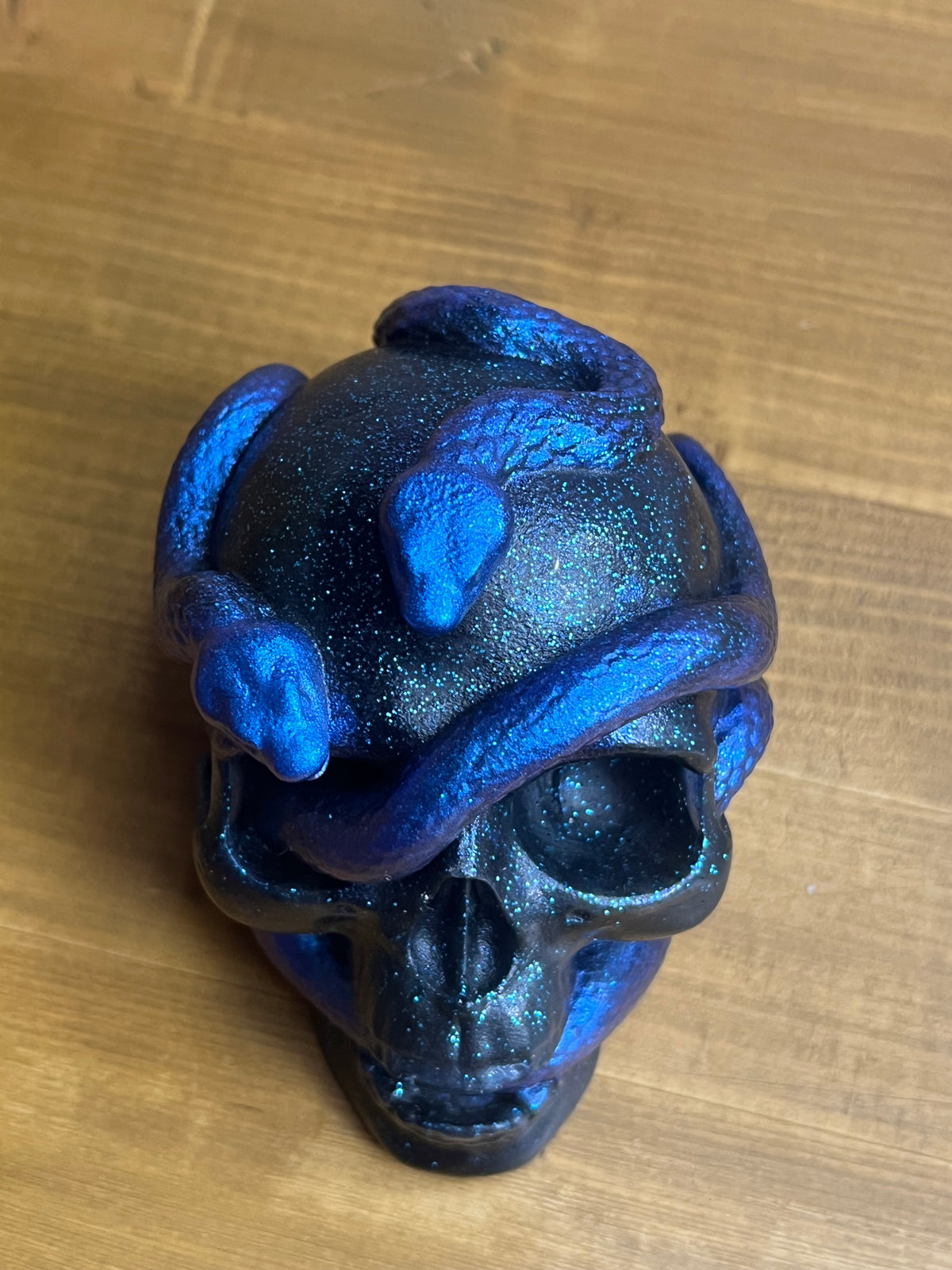 Resin Skull with Snakes, Gothic Halloween Decor, Handcrafted Sculpture for Horror Enthusiasts