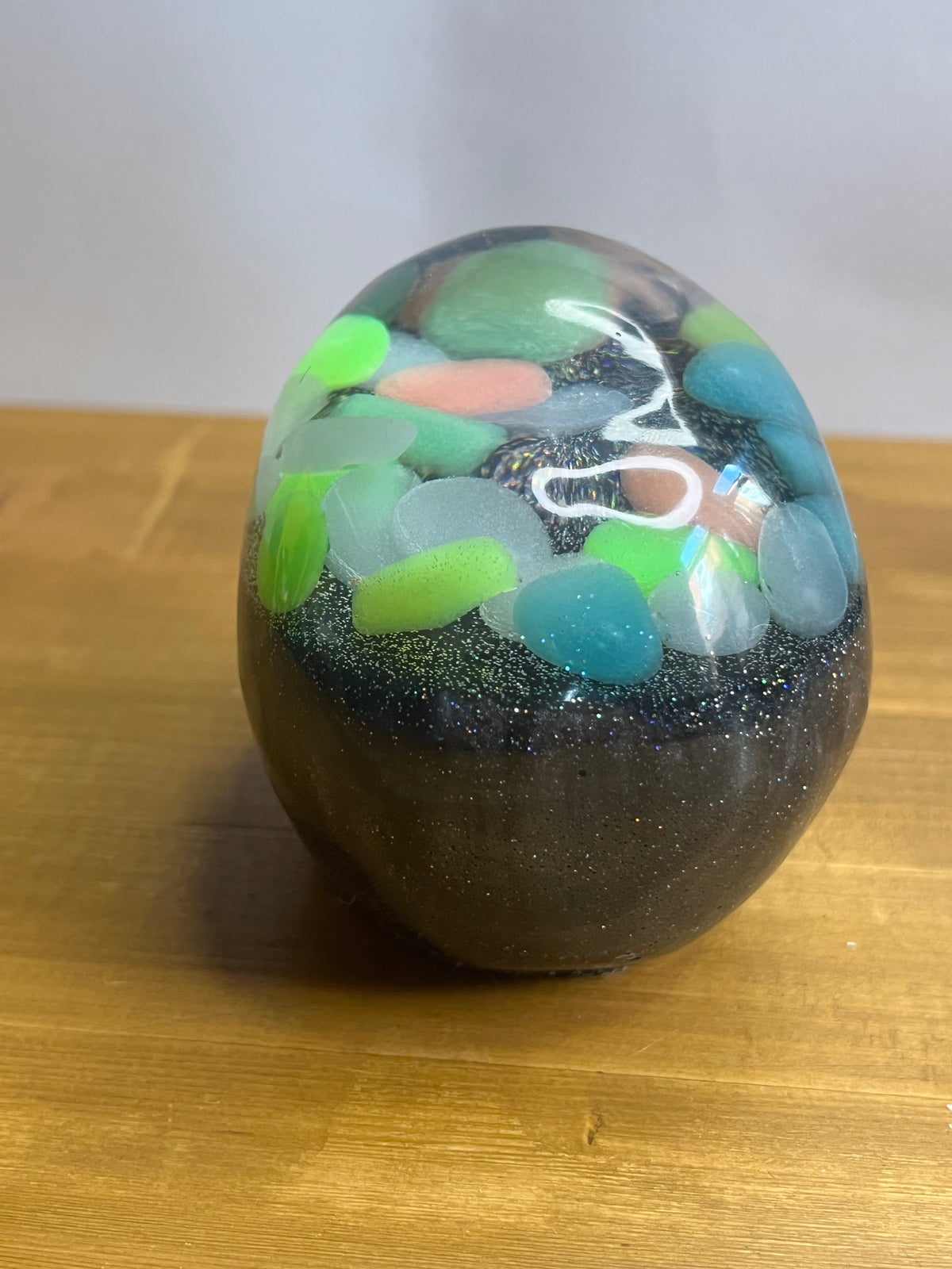 Resin Skull Figurine, Glow in the Dark Rocks and Glitter Decor